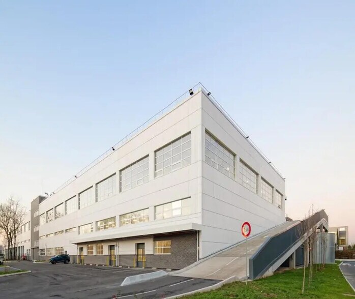 Industriel/Logistique dans Gennevilliers à louer - Photo de l’immeuble – Image 1 sur 10