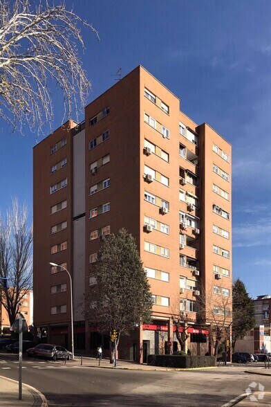 Bureaux/Local commercial dans Fuenlabrada, Madrid à louer - Photo de l’immeuble – Image 2 sur 2