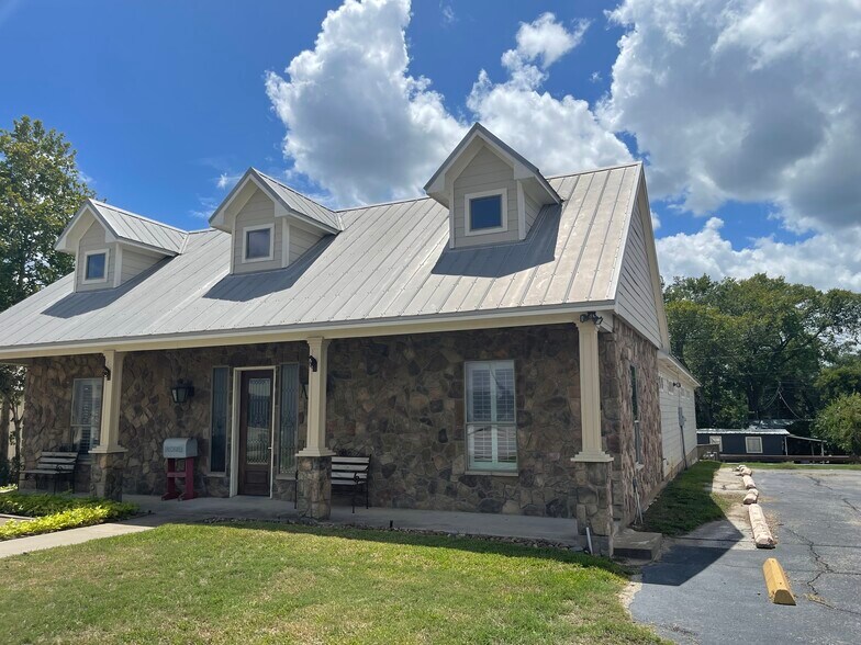 423 E Main St, Bellville, TX à vendre - Photo de l’immeuble – Image 2 sur 12