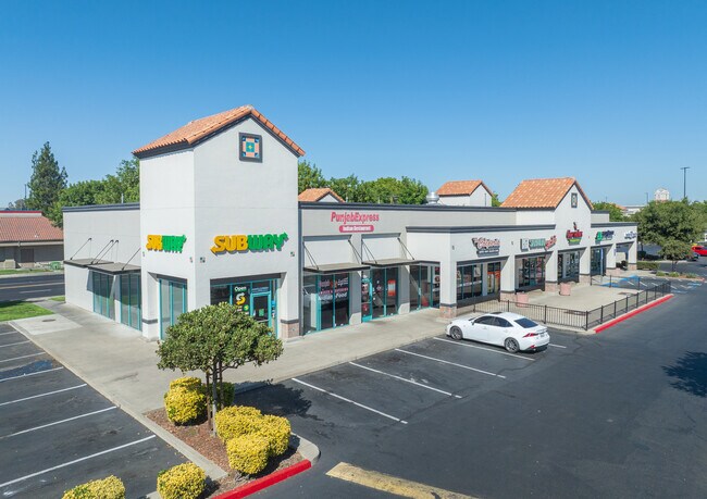 Plus de détails pour 1645 Countryside Dr, Turlock, CA - Bureau/Local commercial à louer