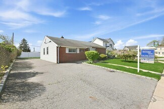 Plus de détails pour 4169 Iris Pl, Bethpage, NY - Bureau à vendre