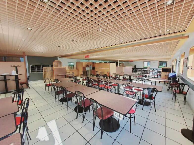 Local d’activités dans Argenteuil à louer - Photo de l’immeuble – Image 3 sur 10