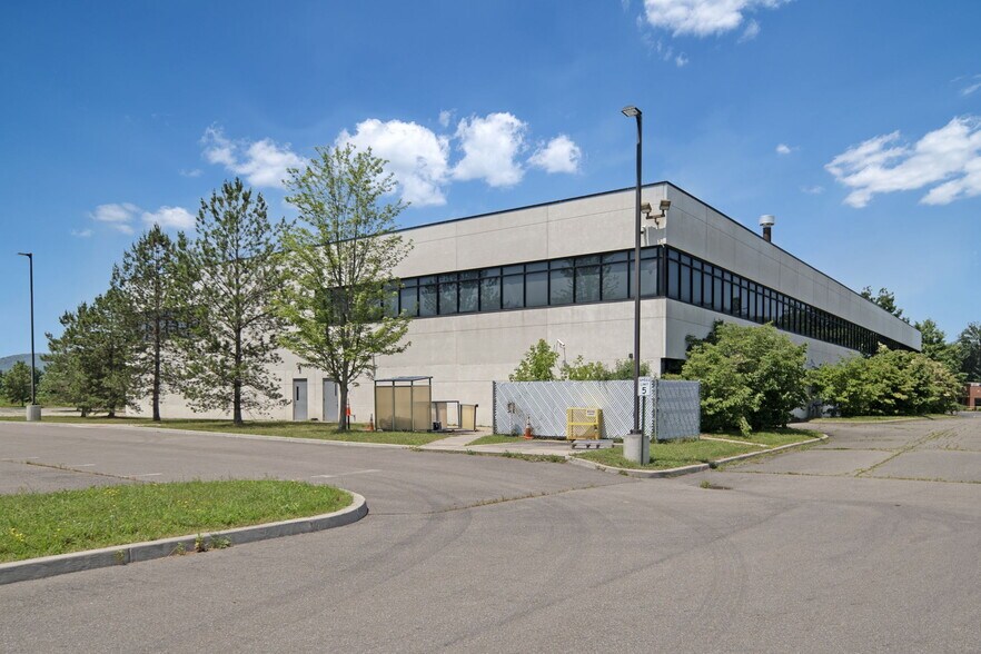 326 Daniel Zenker Dr, Horseheads, NY à vendre - Photo de l’immeuble – Image 3 sur 10