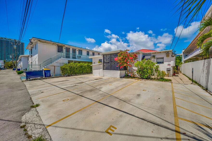 7411 Carlyle Ave, Miami Beach, FL à vendre - Photo de l’immeuble – Image 2 sur 45