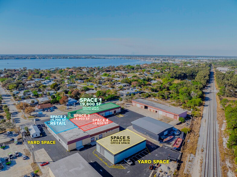 657 NE Dixie Hwy, Jensen Beach, FL à louer - Photo de l’immeuble – Image 1 sur 10
