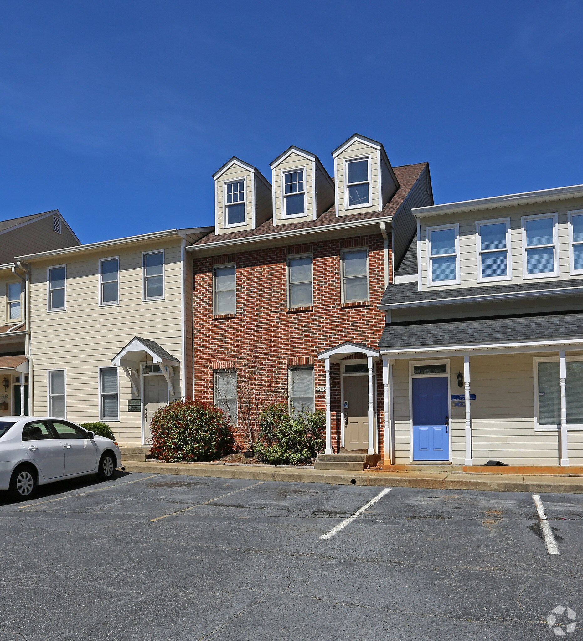 205 Jamestown Sq, Columbia, SC à louer Photo principale– Image 1 sur 10