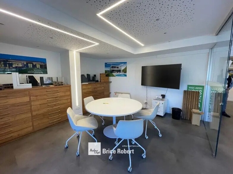 Local commercial dans Champagne-au-Mont-d'Or à louer - Photo intérieure – Image 2 sur 5