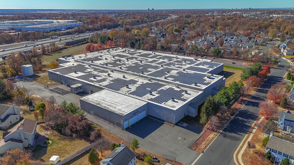 114 Tived Ln E, Edison, NJ à vendre - Photo de l’immeuble – Image 1 sur 11