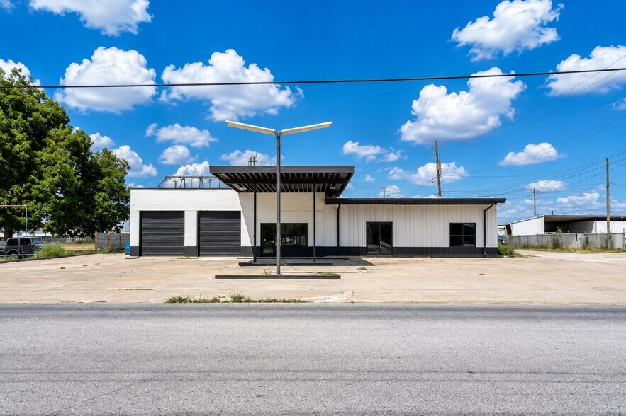 623 N Richmond Rd, Wharton, TX à vendre - Photo de l’immeuble – Image 2 sur 38