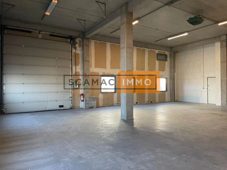 Industriel/Logistique dans Villeneuve-la-Garenne à louer - Photo de l’immeuble – Image 2 sur 30