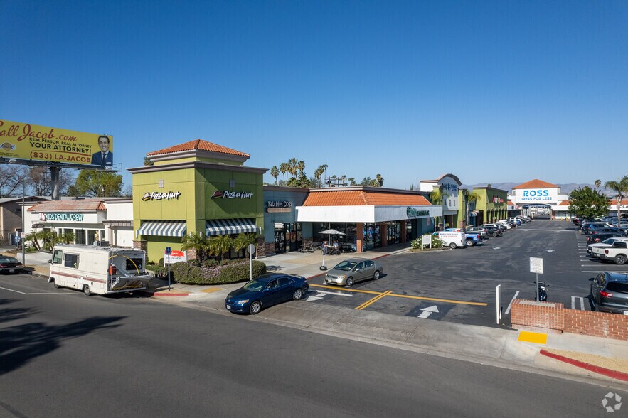 19305-19417 Victory Blvd, Reseda, CA à louer - Photo de l’immeuble – Image 1 sur 6