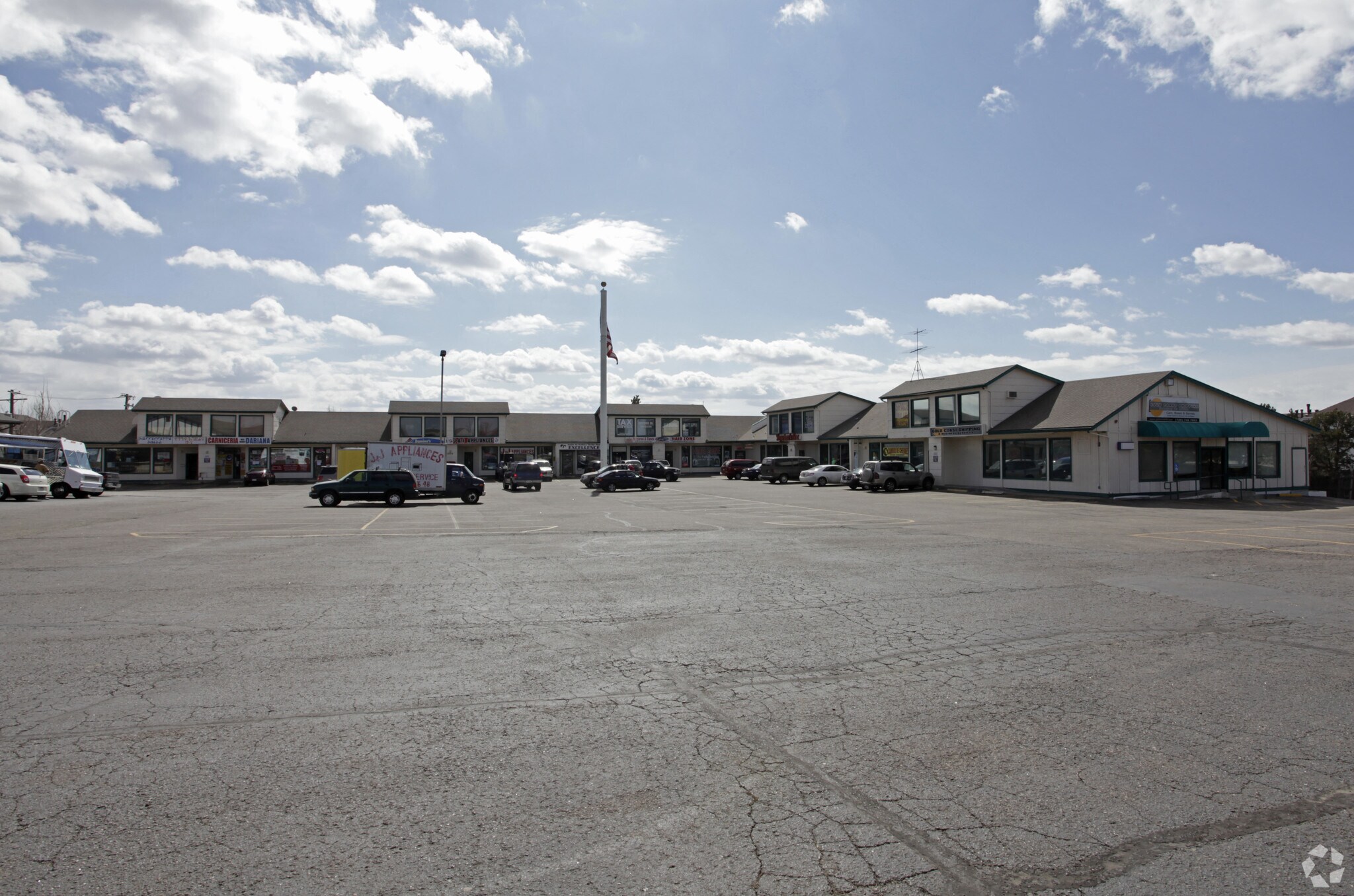12028 E Mississippi Ave, Aurora, CO à louer Photo principale– Image 1 sur 4