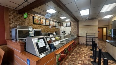 3300-3320 W 84th St, Hialeah, FL à louer Photo intérieure– Image 1 sur 4