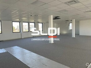 Bureau dans Vénissieux à louer Photo de l’immeuble– Image 1 sur 10