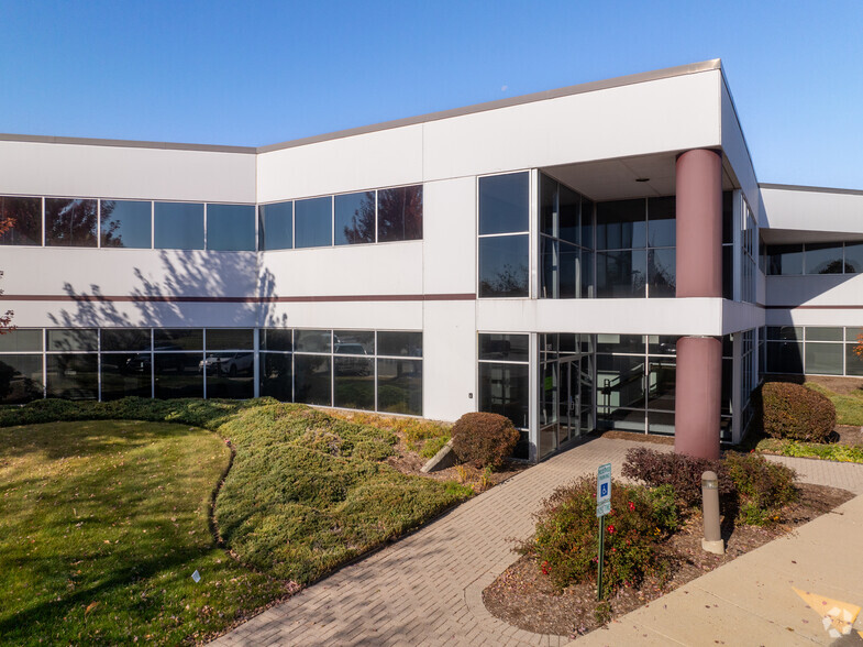 1391 Corporate Dr, Mchenry, IL à vendre - Photo de l’immeuble – Image 3 sur 20