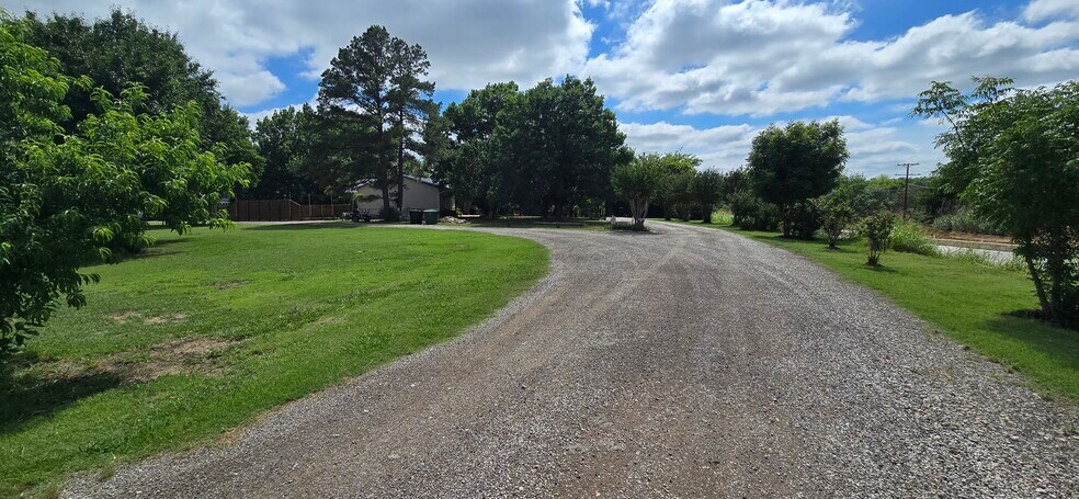 18351 Creekview Rd, Sanger, TX à vendre - Photo de l’immeuble – Image 2 sur 31