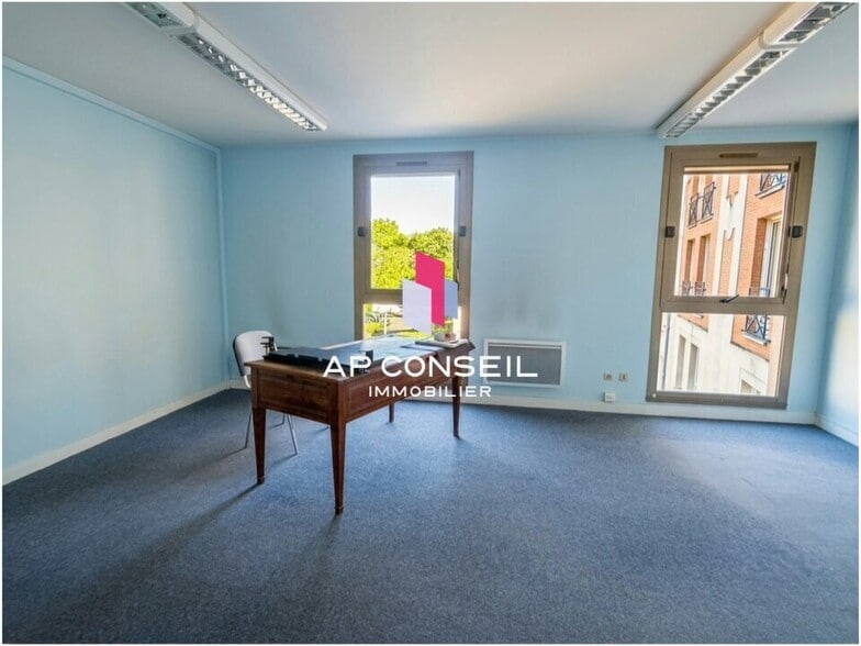 Bureau dans Versailles à vendre - Photo de l’immeuble – Image 3 sur 14