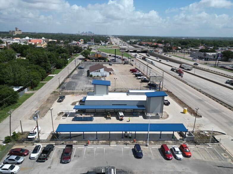 4444 South Fwy, Fort Worth, TX à vendre - Photo principale – Image 1 sur 20