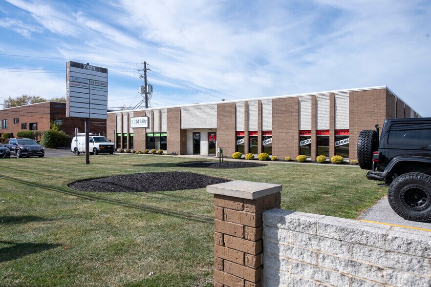 7471 Tyler Blvd, Mentor, OH à louer - Photo principale – Image 1 sur 7