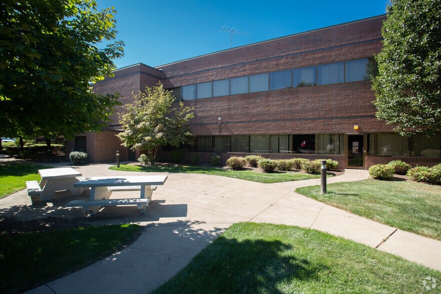 600 Baltimore Dr, Wilkes Barre, PA à louer - Photo de l’immeuble – Image 3 sur 9