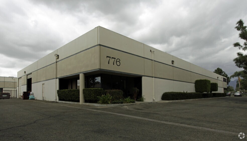 766-776 S Gifford Ave, San Bernardino, CA à louer - Photo principale – Image 1 sur 3