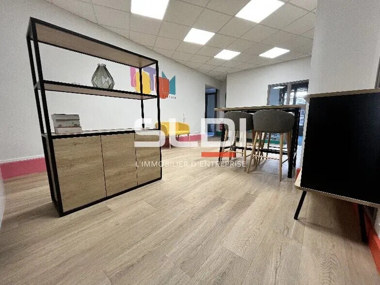 Bureau dans Lyon à louer - Photo de l’immeuble – Image 2 sur 12
