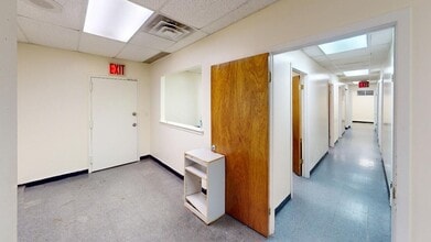 2323-2327 83rd St, Brooklyn, NY à louer Photo intérieure– Image 1 sur 5