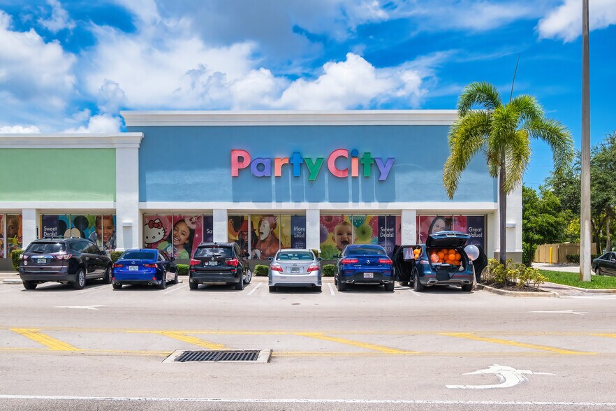 130 N University Dr, Pembroke Pines, FL à louer - Photo de l’immeuble – Image 2 sur 4