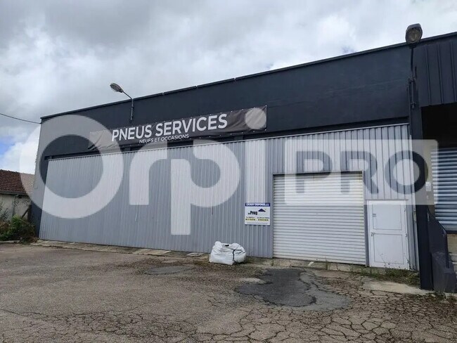 Plus de détails pour Local d'activités à louer