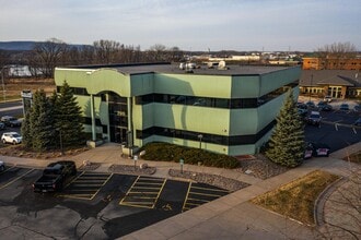 700 N 3rd St, La Crosse, WI à louer Photo intérieure– Image 2 sur 6