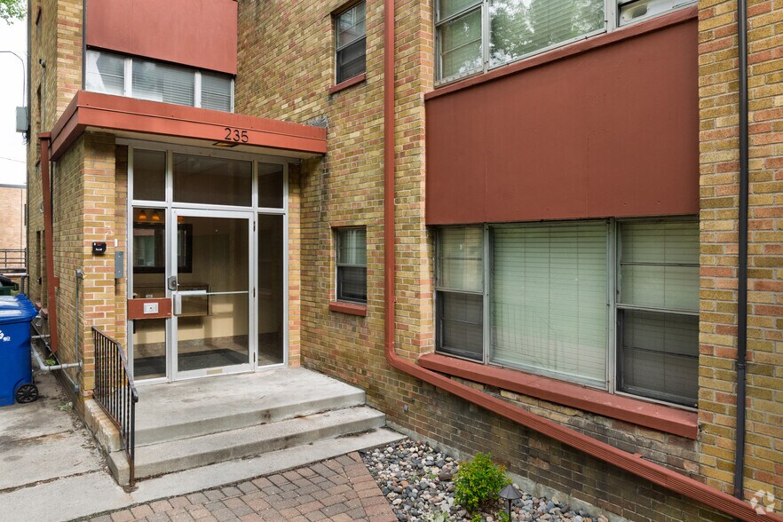 235 Exeter Pl, Saint Paul, MN à vendre - Photo de l’immeuble – Image 3 sur 6