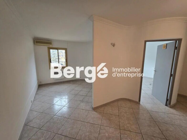 Bureau dans Mandelieu-la-Napoule à vendre - Photo intérieure – Image 2 sur 6