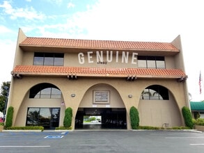 17692 Beach Blvd, Huntington Beach, CA à louer Photo de l’immeuble– Image 1 sur 5