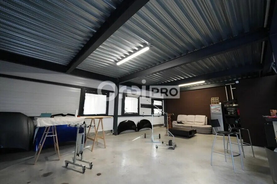 Local d’activités dans Genay à louer - Photo de l’immeuble – Image 3 sur 7