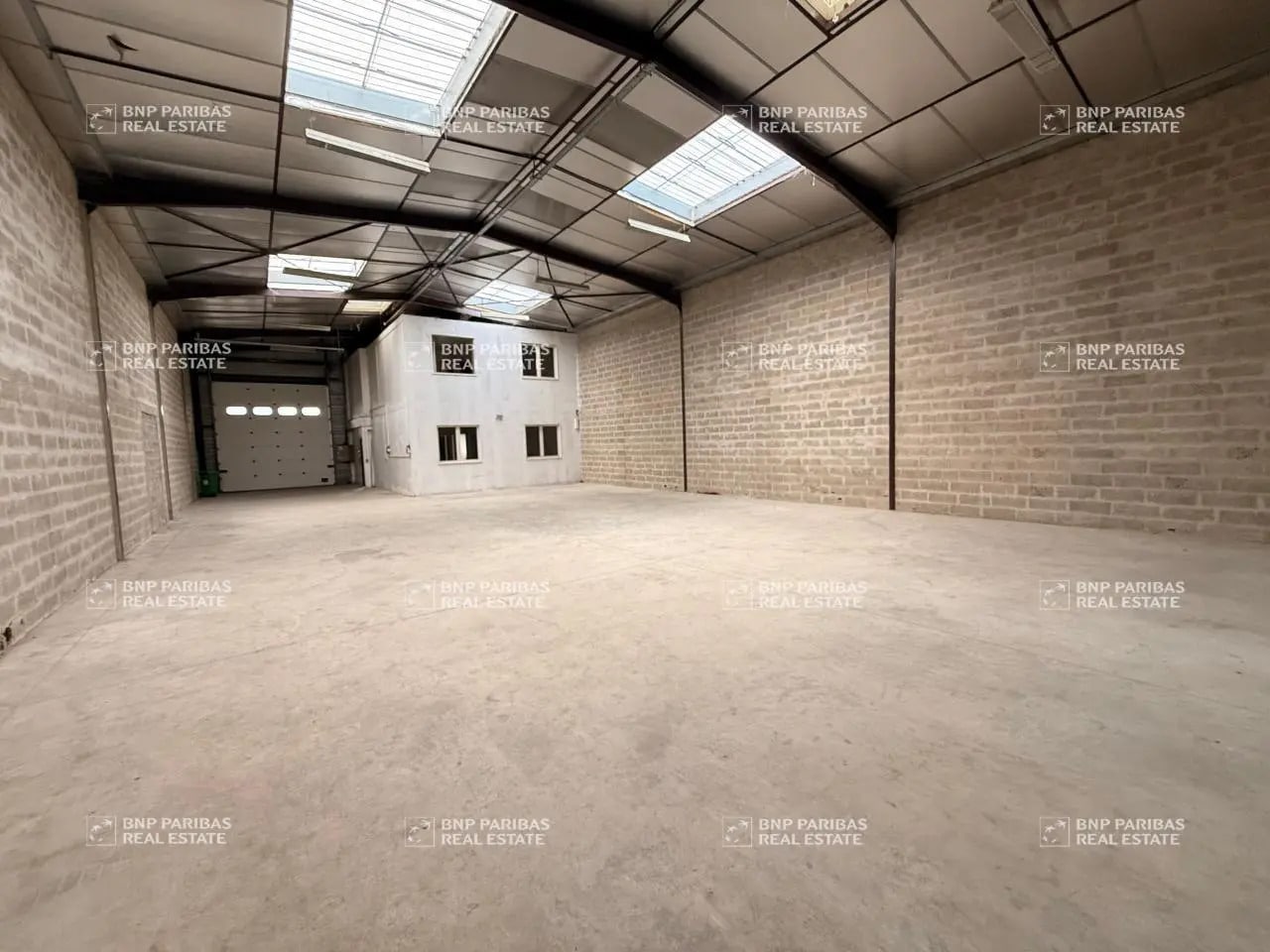 Local d’activités dans Pontault-Combault à louer Photo intérieure– Image 1 sur 12