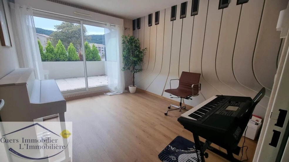 Bureau dans Solliès-Pont à vendre - Photo de l’immeuble – Image 2 sur 8