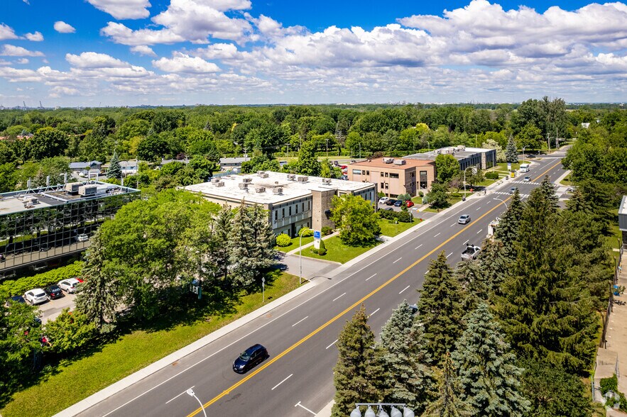 160 Boul De Montarville, Boucherville, QC à louer - Aérien – Image 2 sur 4