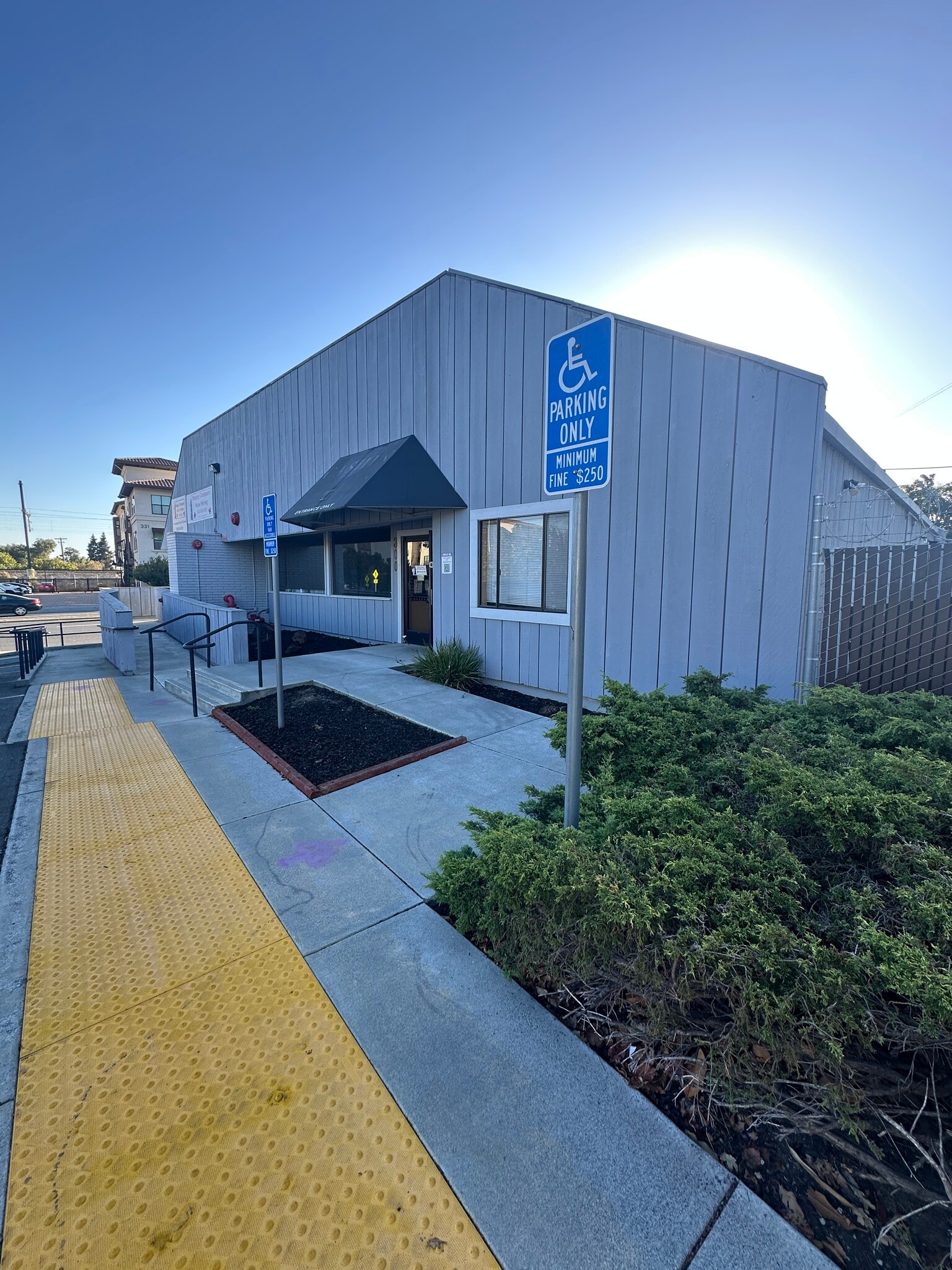 300 El Camino Real, San Carlos, CA à louer Photo intérieure– Image 1 sur 12