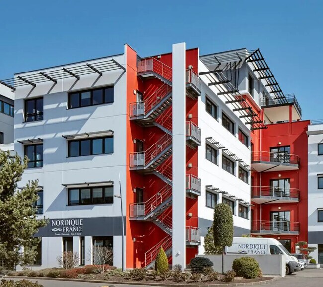 Plus de détails pour 10 Rue Aimé Cotton, Saint-Priest - Bureau à louer