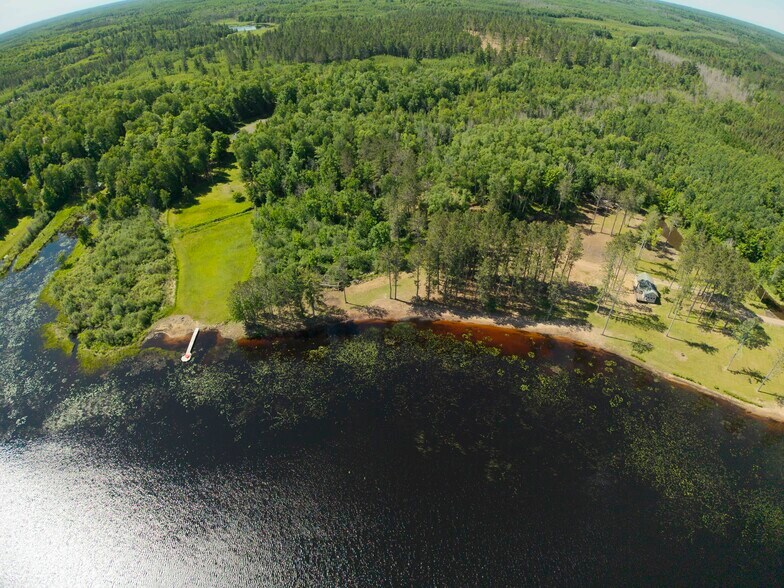 8767 S Lyman Lake Rd, South Range, WI à vendre - Photo de l’immeuble – Image 3 sur 26