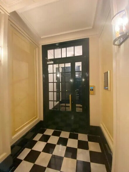 Bureau dans Paris à louer - Photo de l’immeuble – Image 2 sur 7