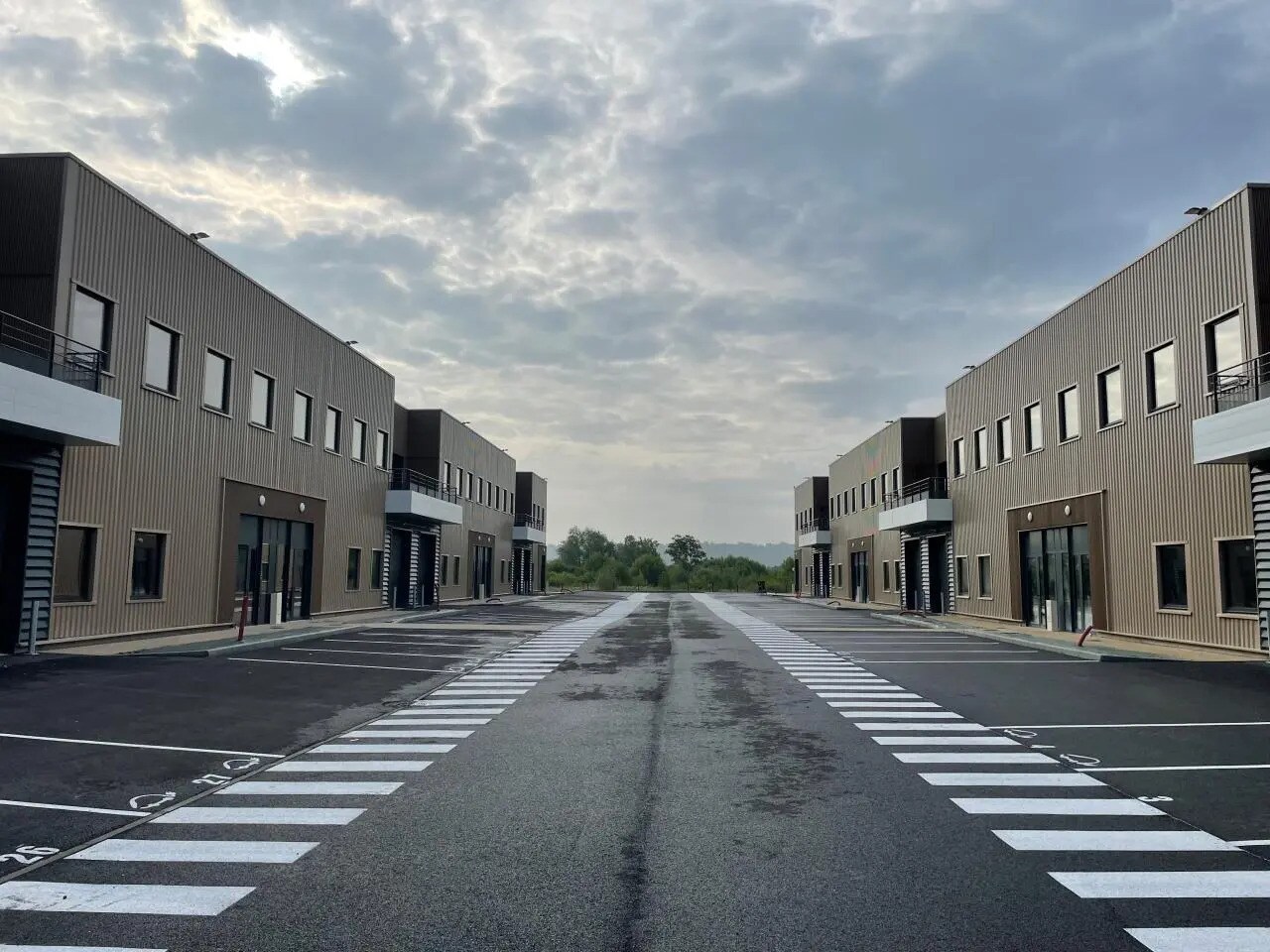 Local d'activités dans Oissel à vendre Photo de l’immeuble– Image 1 sur 15