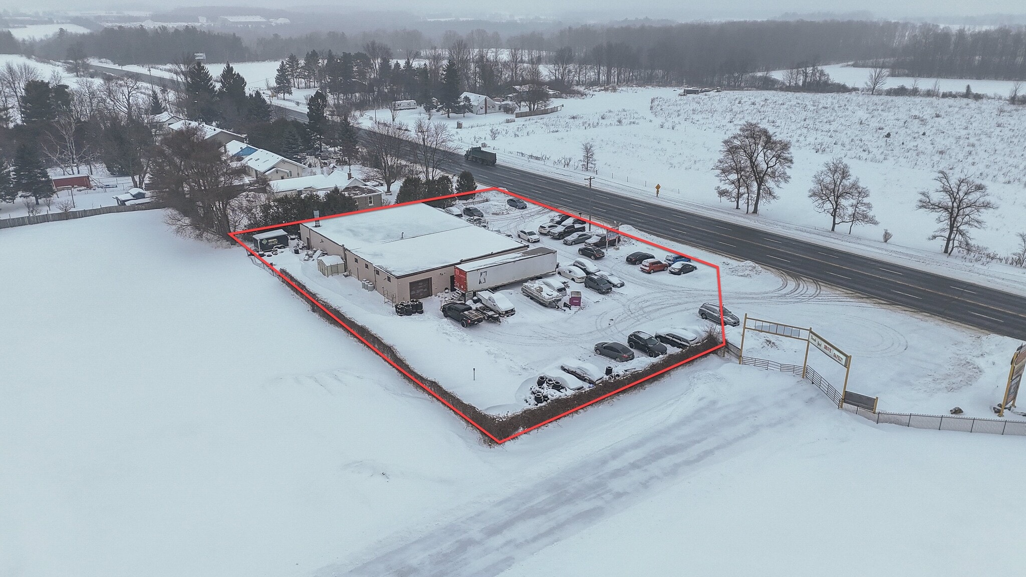 6938 Yonge St, Innisfil, ON à vendre Aérien– Image 1 sur 9