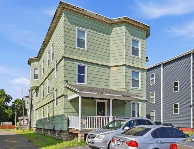 541 Front St, Chicopee, MA à vendre - Photo de l’immeuble – Image 3 sur 10