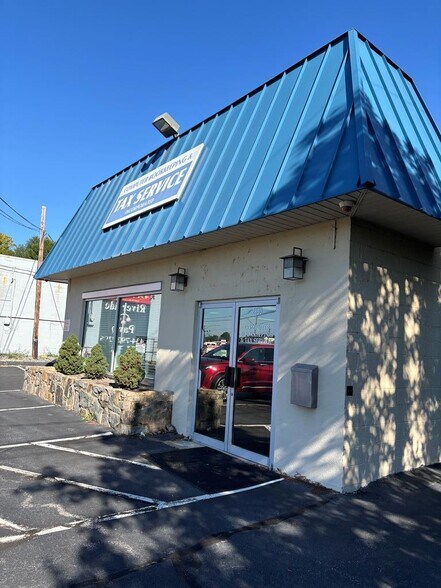 2380 Riverside Dr, Danville, VA à vendre - Photo de l’immeuble – Image 2 sur 10