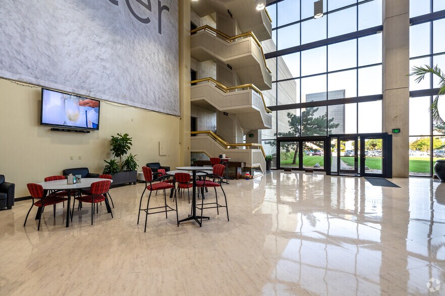 301 N Main St, Wichita, KS à louer - Hall d’entrée – Image 3 sur 8