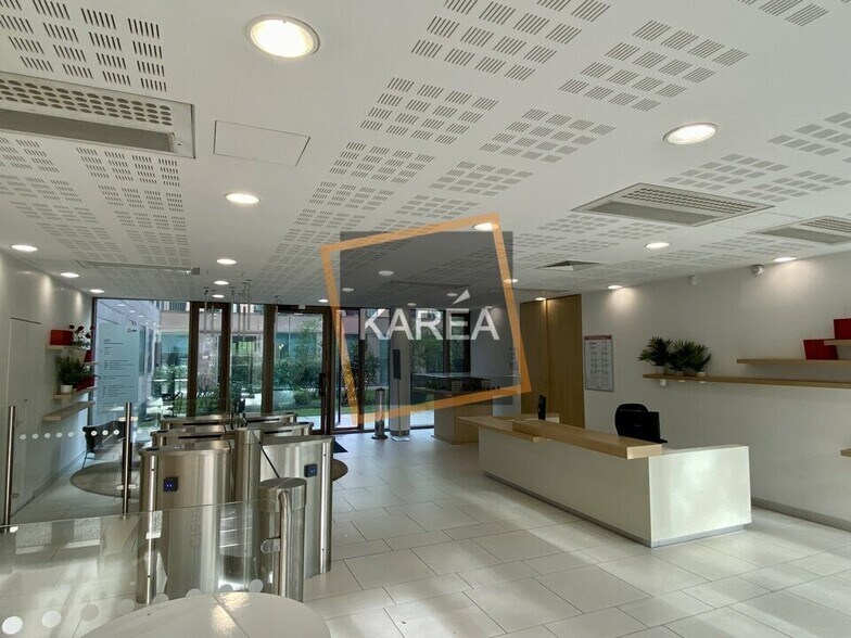 Bureau dans Montevrain à louer - Hall d’entrée – Image 3 sur 5