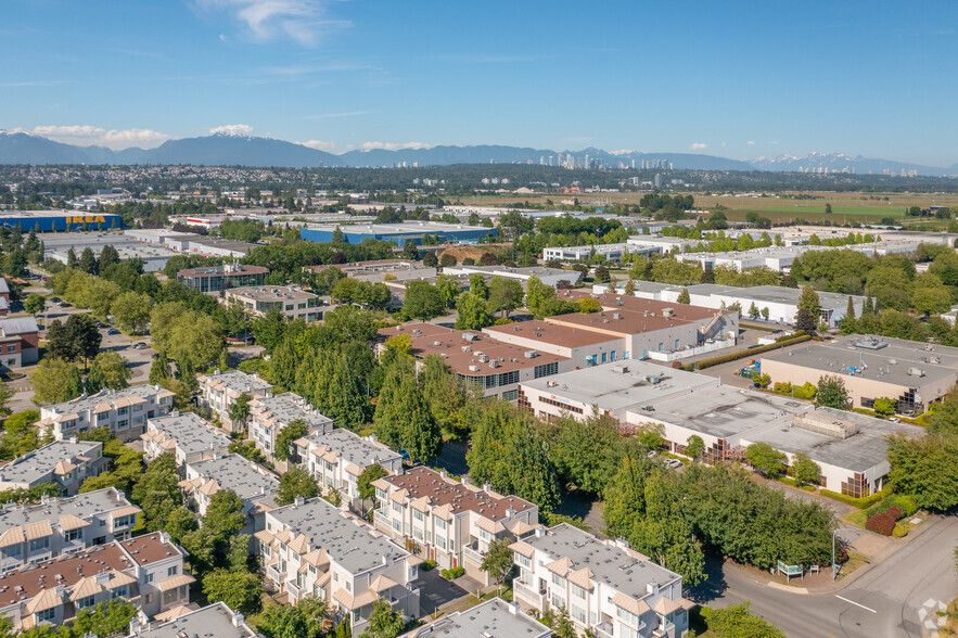 13151 Vanier Pl, Richmond, BC à louer - Photo de l’immeuble – Image 2 sur 9