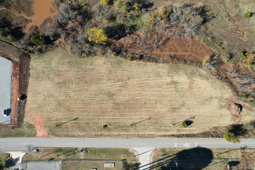 801 N Sara Rd, Yukon, OK à vendre - Photo de l’immeuble – Image 3 sur 5