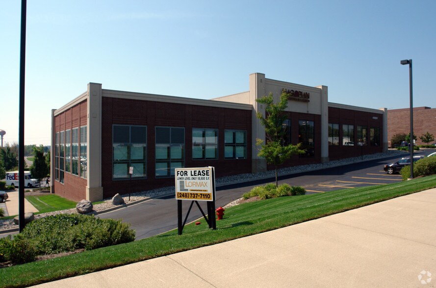 43223-43235 W 12 Mile Rd, Novi, MI à louer - Photo de l’immeuble – Image 2 sur 7
